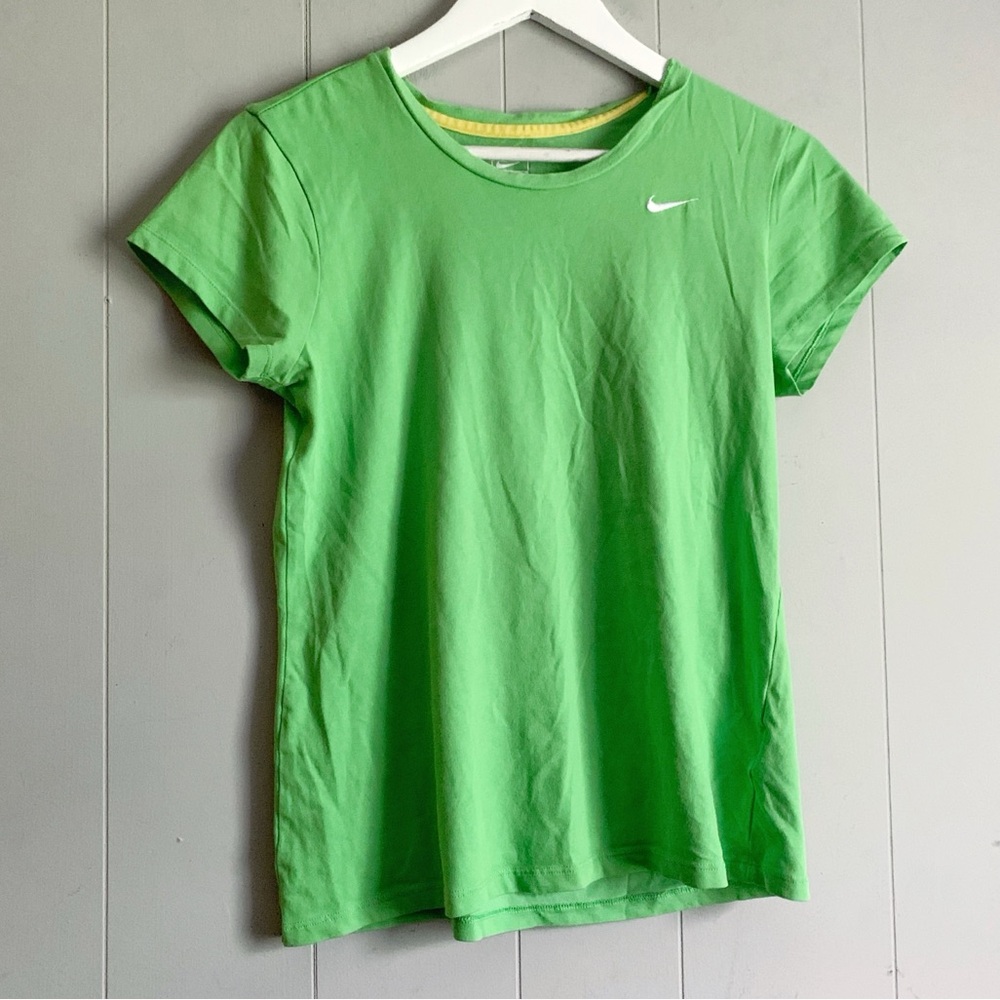 Nike Women's Dri-FIT One Short-Sleeve Tiny Fit Performance Tee M